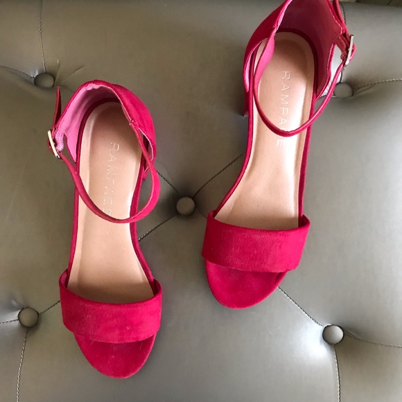 Red Low-heeled Heels - Picture 2 of 5